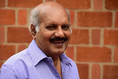 ഇരുട്ടു പിഴിഞ്ഞു പിഴിഞ്ഞ് ഇത്തിരി വെളിച്ചം: പ്രളയം തകര്ത്തയിടത്ത് നിന്ന് പിടിച്ചുകയറുമ്പോള്, സേതു എഴുതുന്നു