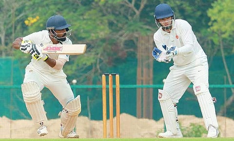 രഞ്ജി ട്രോഫി ക്വാര്ട്ടറില് കേരളത്തിന് മോശം തുടക്കം, അഞ്ച് വിക്കറ്റ് വീണു, സഞ്ജു റിട്ടയേര്ഡ് ഹര്ട്ട്