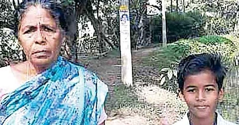 ഹൗസ്ബോട്ട് ഇടിച്ച് വഞ്ചി മറിഞ്ഞു; മുങ്ങിപ്പോയ അമ്മൂമ്മയുടെ കൈപിടിച്ച് ആറാം ക്ലാസുകാരന് നീന്തിയത് ജീവിതത്തിലേക്ക്