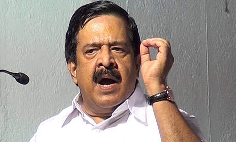 മുഖ്യമന്ത്രി ലണ്ടനില് പോയത് ലാവലിനെ മണിയടിക്കാന് ; തെളിവുകള് മറ്റന്നാള് പുറത്തുവിടുമെന്ന് രമേശ് ചെന്നിത്തല