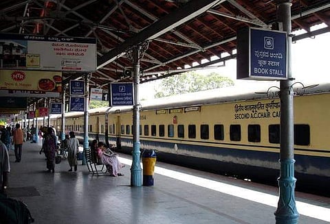 150 തീവണ്ടികളും 50 റെയില്വേ സ്റ്റേഷനുകളും സ്വകാര്യകമ്പനികൾക്ക്