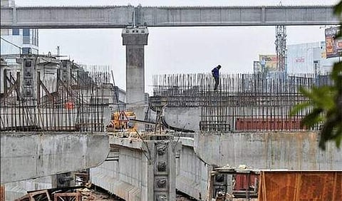 വലിയ വാഹനങ്ങള് മെട്രോ പാളത്തില് മുട്ടുമോ?; സോഷ്യല് മീഡിയയില് പ്രചാരണം ; നിഷേധിച്ച് അധികൃതര്