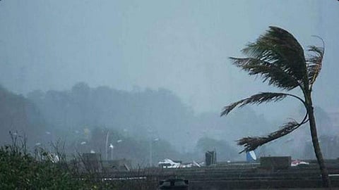 തുലാവര്ഷം ഇന്നോ നാളെയോ എത്തും ; ശനിയാഴ്ച വരെ കനത്ത മഴയും ഇടിമിന്നലും ; ശക്തമായ കാറ്റിന് സാധ്യതയെന്നും മുന്നറിയിപ്പ്