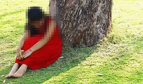 'പത്താം ക്ലാസുകാരിയെ ഏല്പ്പിച്ച് അമ്മ പുറത്തുപോയി, എന്റെയുള്ളില് സാത്താന് കയറി; ലൈംഗിക ചൂഷണത്തെ പറ്റി അവള് അലറി വിളിച്ചു പറഞ്ഞു; ദാരുണം; കുറിപ്പ് വൈറല്