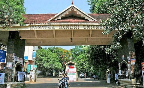 എംജി സര്വകലാശാലയില് അധ്യാപക നിയമനത്തിലും ചട്ടലംഘനം; ഉദ്യോഗാര്ത്ഥികളെ ഹിയറിങ്ങിന് വിളിപ്പിച്ച് ഗവര്ണര്