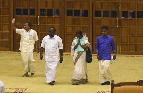 പുതുതായി തെരഞ്ഞെടുക്കപ്പെട്ട എംസി കമറുദ്ദീന്, ടിജെ വിനോദ്, ഷാനിമോള് ഉസ്മാന്, വികെ പ്രശാന്ത് എന്നിവര് നിയമസഭയിലേക്കു വരുന്നു ഫോട്ടോ: ബിപി ദീപു/എക്സ്പ്രസ്