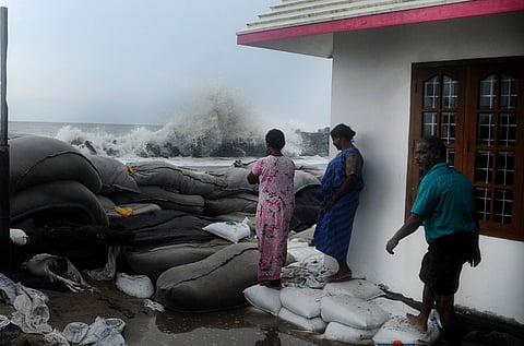 കടലാക്രമണം രൂക്ഷമായ കൊച്ചി ചെല്ലാനത്തുനിന്നുള്ള ചിത്രം/ എ സനേഷ്