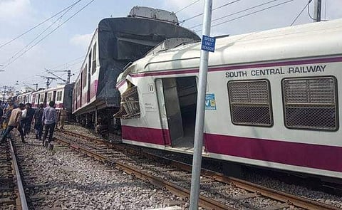 ഹൈദരാബാദില് ട്രെയ്നുകള് കൂട്ടിയിടിച്ച സംഭവം; സിസിടിവി ദൃശ്യം ഞെട്ടിക്കുന്നത്, ഒഴിവായത് വലിയ ദുരന്തം