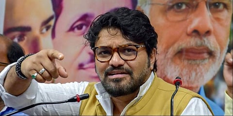 ബുള്ബുള് വീശിയെറിഞ്ഞ പ്രദേശങ്ങള് സന്ദര്ശിക്കാനെത്തിയ കേന്ദ്രമന്ത്രിയെ തടഞ്ഞ് പൊതുജനം, ഗോ ബാക്ക് വിളി, കരിങ്കൊടി