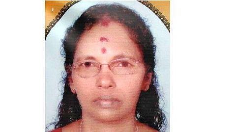 മകനെ മര്ദിച്ചത് തടയാന് ചെന്ന അമ്മ കുഴഞ്ഞുവീണ് മരിച്ചു; മൂന്നുപേര് അറസ്റ്റില്