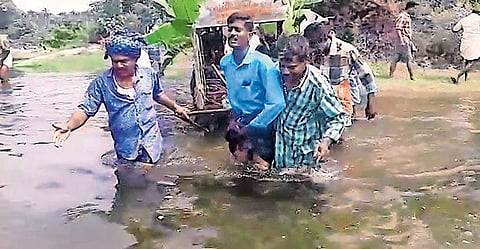 'ഒരു മരിപ്പിനെ ഞങ്ങള് എങ്ങനെ കൊണ്ടുപോണ് എന്നു നോക്കി സഹകരിക്കുക'; ഉത്തരേന്ത്യയില് അല്ല, ഇത് കേരളത്തിലാണ്...