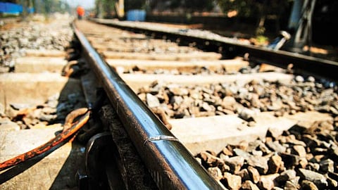 റെയില്പാളത്തിലെ സ്ഫോടക വസ്തു വിവാഹാഘോഷത്തിനിടെ വീണ പടക്കം?; വരന്റെ സഹോദരന് അറസ്റ്റില്