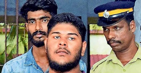 2015 മുതല് അലന് നിരീക്ഷണത്തില് ; മാവോയിസ്റ്റ് വിദ്യാര്ത്ഥി സംഘടന രൂപീകരിക്കാന് ശ്രമം നടത്തി ; ഫോട്ടോകളും വീഡിയോകളും സഹിതം ഡിജിപിക്ക് റിപ്പോര്ട്ട്