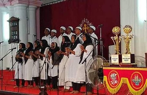 മുസ്ലിം വേഷത്തില് 'മാപ്പിളപ്പാട്ടാ'യി കരോള് ഗാനം, സോഷ്യല് മീഡിയയില് ഹിറ്റ്; വേറിട്ട പ്രതിഷേധം