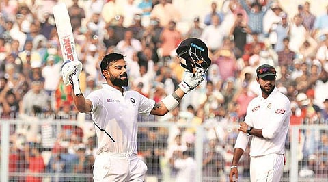 വീണ്ടും കിങ് കോഹ് ലി, ടെസ്റ്റ് റാങ്കിങ്ങില് ഒന്നാം സ്ഥാനം തിരികെ പിടിച്ചു; റൂട്ടിനും വാര്ണര്ക്കും മുന്നേറ്റം