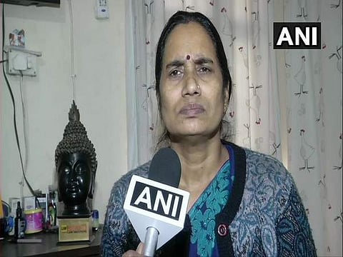 'ഏഴു വര്ഷമായി ഞങ്ങള് കോടതി കയറിയിറങ്ങുകയാണ്' ; ഏറ്റുമുട്ടല് കൊലയില് പൊലീസിനെ പ്രകീര്ത്തിച്ച് നിര്ഭയയുടെ അമ്മ