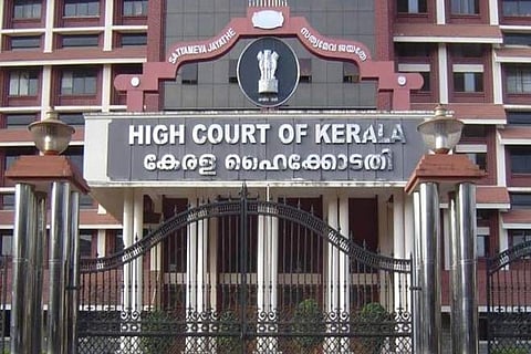 ശബരിമല അതിക്രമം; പൊലീസ് ഉദാസീനത കാണിക്കുന്നുവെന്ന് ഹൈക്കോടതി