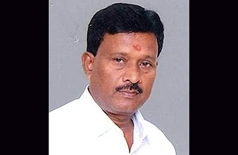 എഐഎഡിഎംകെ എംപി കാര് അപകടത്തില് മരിച്ചു