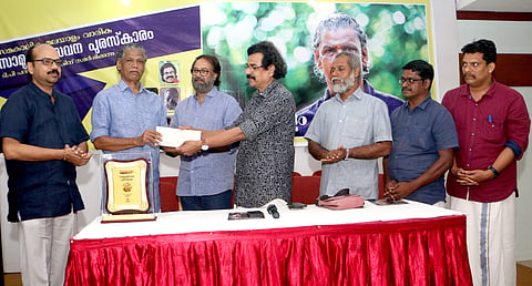 'വികസനത്തെക്കുറിച്ചുള്ള വായ്ത്താരികളല്ല, മറിച്ച് നിലനില്പ്പിന്റെ മാനിഫെസ്റ്റോയ്ക്കായുള്ള നിര്ദേശങ്ങള്'