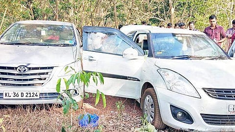 പെരിയ ഇരട്ടക്കൊല: റബ്ബർത്തോട്ടത്തിൽ ഒളിപ്പിച്ച രണ്ടുകാറും ജീപ്പും കണ്ടെത്തി ; വ്യാജ ആയുധങ്ങൾ കിണറ്റിൽ നിക്ഷേപിച്ചത് സിപിഎം പ്രവർത്തകൻ