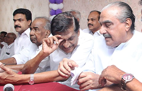 അടുക്കുന്തോറും അകലുന്നവര്