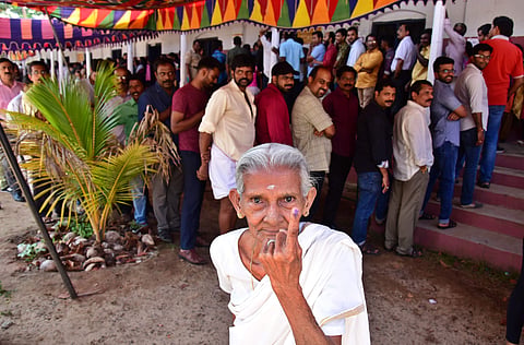 കേരളത്തില് റെക്കോര്ഡ് പോളിംഗ്, 77.67 ശതമാനം; ആറിടത്ത് 80 ശതമാനം കടന്നു; മുന്നില് കണ്ണൂര്; പ്രതീക്ഷയോടെ മുന്നണികള്