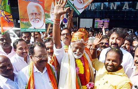 സ്ഥാനാര്ത്ഥിയാവാന് തയ്യാറെന്ന് കുമ്മനം; വട്ടിയൂര്കാവ് പിടിക്കാന് കൂടുതല് തന്ത്രങ്ങളുമായി ബിജെപി