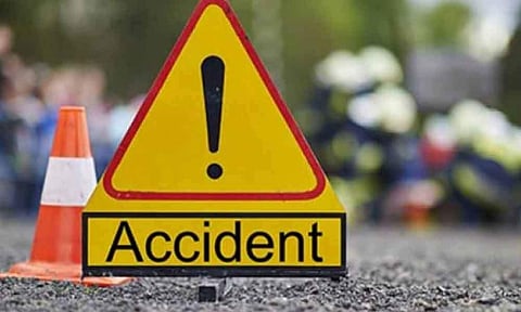 കോട്ടയത്ത് സ്വകാര്യ ബസ് മറിഞ്ഞ് 12 പേര്ക്ക് പരിക്ക്