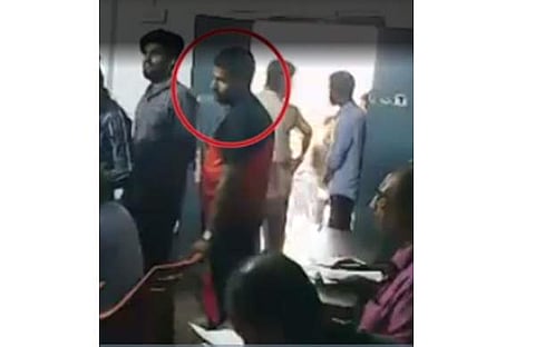 വീണ്ടും കള്ളവോട്ട് ആരോപണം: കല്യാശേരിയില് ലീഗ് പ്രവര്ത്തകര് കള്ളവോട്ട് ചെയ്തു; പരാതിയുമായി സിപിഎം