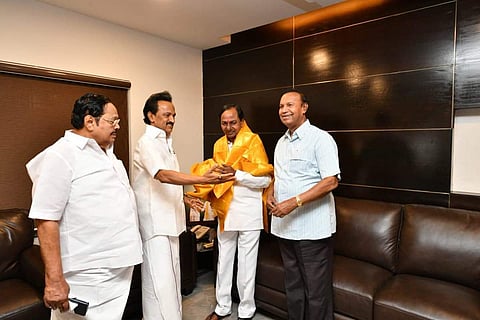 'കൈവിട്ട് കളിയില്ലെന്ന്' സ്റ്റാലിന്; മൂന്നാം മുന്നണി ചര്ച്ചയ്ക്ക് തിരിച്ചടി, മാധ്യമങ്ങളെ കാണാതെ കെ സി ആര് മടങ്ങി
