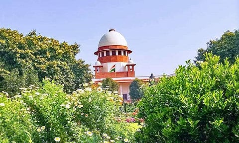വോട്ടെടുപ്പ് പുലര്ച്ചെ അഞ്ചുമണിക്ക് ആരംഭിക്കണം ; സുപ്രിംകോടതിയില് ഹര്ജി ; തീരുമാനമെടുക്കാന് തെരഞ്ഞെടുപ്പ് കമ്മീഷന് നിര്ദേശം