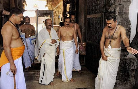 സിവി ആനന്ദബോസ് ശ്രീപദ്മനാഭ സ്വാമി ക്ഷേത്രത്തില് (ഫയല് ചിത്രം)