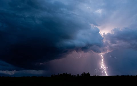 സംസ്ഥാനത്ത് ഇടിയോടുകൂടിയ മഴയ്ക്ക് സാധ്യത: ഇടുക്കിയിലും എറണാകുളത്തും യെല്ലോ അലേർട്ട്