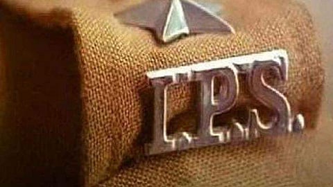 ഐപിഎസ് ഉദ്യോഗസ്ഥയുടെ മാല പൊട്ടിക്കാൻ ശ്രമം; മോഷ്ടാവിന്റെ സിസിടിവി ദൃശ്യങ്ങൾ പൊലീസിന് ലഭിച്ചു