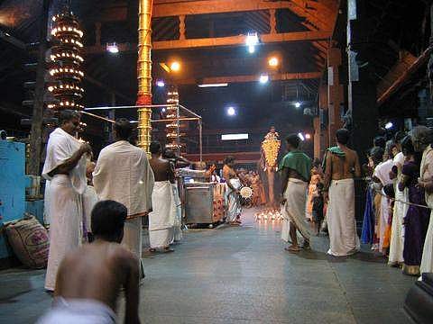 ദേവചൈതന്യ ലോപത്തിന് ഇടയാക്കും ; ഷർട്ട് ധരിച്ച് ക്ഷേത്രപ്രവേശനം അനുവദിക്കാനാവില്ലെന്ന് തന്ത്രിസമാജം