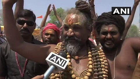 കോണ്ഗ്രസിനായി വര്ഗീയ വികാരം ആളിക്കത്തിച്ചു; കമ്പ്യൂട്ടര് ബാബയ്ക്ക് നോട്ടീസ്; 24 മണിക്കൂറിനകം മറുപടി നല്കണം