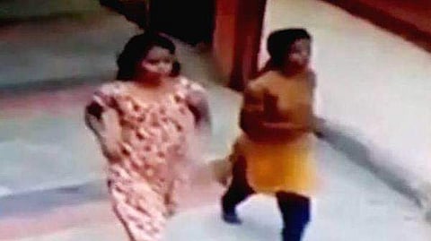 വനിത തടവുകാരുടെ ജയില് ചാട്ടം; ജയില് സൂപ്രണ്ടിന് സസ്പെന്ഷന്, രണ്ട് താല്ക്കാലിക വാര്ഡന്മാരെ പിരിച്ചുവിട്ടു