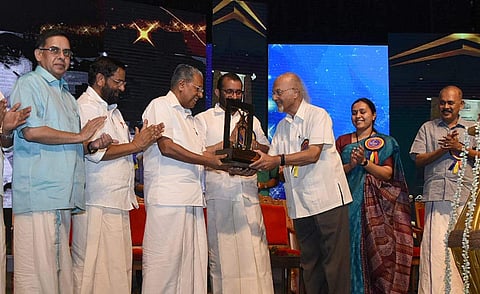 'വിഖ്യാതനായ കേരളീയന്'; പുതിയകാല പത്രപ്രവര്ത്തകര്ക്ക് ടിജെഎസില് നിന്ന് ഏറെ പഠിക്കാനുണ്ട്; മുഖ്യമന്ത്രി