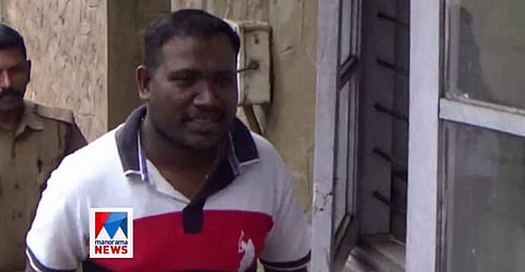 വിദ്യാലയത്തില് വച്ചും വീട്ടില് വെച്ചും വിദ്യാര്ത്ഥിനിയെ പീഡിപ്പിച്ചു; അധ്യാപകന് അറസ്റ്റില്