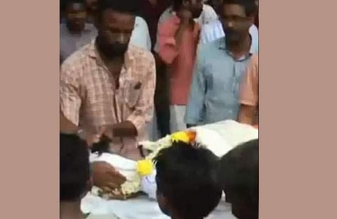 അമ്മയെ സുരക്ഷിത താവളത്തിലാക്കി നാട്ടുകാരെ രക്ഷിക്കാന് വെള്ളത്തിലിറങ്ങി; മകന്റെ മൃതദേഹം കൊണ്ടുവന്നത് അതേ ക്യാമ്പിലേക്ക്
