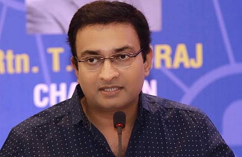 'സിഎംഡിആര്എഫ് ഉള്ളപ്പോള് എന്തിന് വേറൊരു സൂര്യോദയം?; കുറേ കൂട്ടായ്മ ടീംസ് ഇറങ്ങീട്ടുണ്ട്', സ്വകാര്യ അക്കൗണ്ടിലേക്ക് പണം അയക്കുന്നത് ഒഴിവാക്കണമെന്ന് കലക്ടര് ബ്രോ