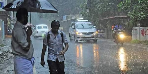 സംസ്ഥാനത്ത് മഴ ശക്തം: മീനച്ചിലാര് കരകവിഞ്ഞു