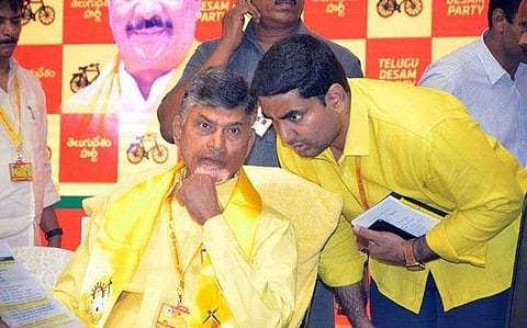 ആന്ധ്ര മുന് മുഖ്യമന്ത്രി ചന്ദ്രബാബു നായിഡുവും മകനും വീട്ടുതടങ്കലില് ; ഗുണ്ടൂരില് നിരോധനാജ്ഞ; വ്യാപക അറസ്റ്റ്