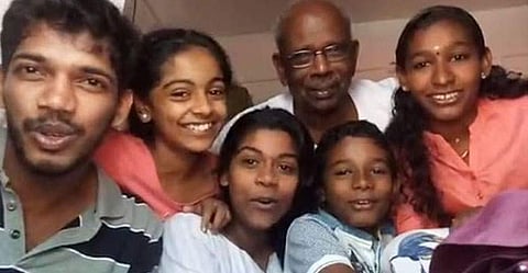 'കൂട്ടുകാരെ വരുന്നില്ലേ വീട്ടിലിരിക്കാലോ'; കുട്ടികള്ക്കൊപ്പം പാടി മണിയാശാന്; വീഡിയോ