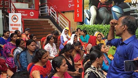 സമരം ചെയ്ത തൊഴിലാളികളെ സസ്പെന്റ് ചെയ്ത് മുത്തൂറ്റ്