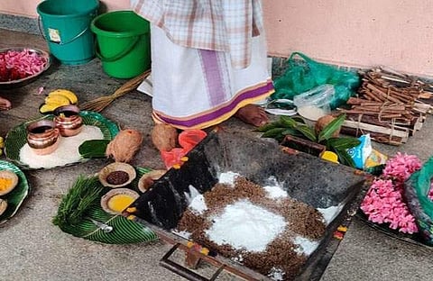 ഫെമിനിസം 'നശിച്ചുകാണാന്' പിശാചിനി മുക്തിപൂജ, മീടു ഡിജിറ്റല് ആള്ക്കൂട്ടക്കൊലയെന്ന് പുരുഷ സംഘടന; വിവാദം