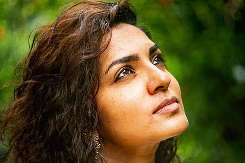 'ജില്ലയുടെ പേരിൽ വിദ്വേഷം പരത്തുന്നവരോട് ലജ്ജ തോന്നുന്നു'; മേനക ഗാന്ധിക്കെതിരെ പാർവതി
