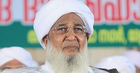 സ്ത്രീകള് പുരുഷന്മാരെ പോലെ തെരുവിലിറങ്ങരുത്; മുഷ്ടിചുരുട്ടാനോ മുദ്രാവാക്യം വിളിക്കാനോ പാടില്ല; വിമര്ശനവുമായി കാന്തപുരം