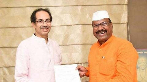 മഹാസഖ്യത്തില് കല്ലുകടി ; ശിവസേനയിലെ ഏക മുസ്ലിം മന്ത്രി രാജിവെച്ചു; കീറാമുട്ടിയായി വകുപ്പ് വിഭജനം