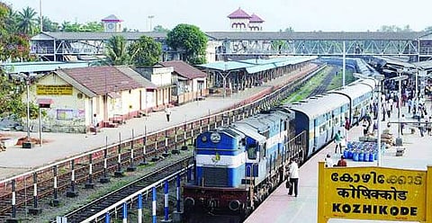 കോഴിക്കോട് റെയില്വേ സ്റ്റേഷനില് പാര്സല് ബോക്സുകളില് നിന്ന് ദുര്ഗന്ധം; 650 കിലോ പഴകിയ ഇറച്ചി പിടികൂടി, അന്വേഷണം